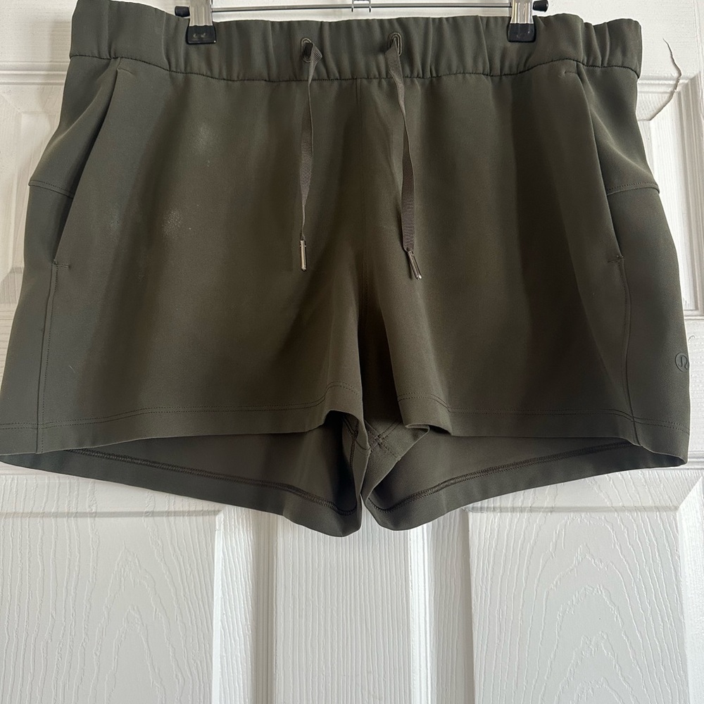 Women’s On The Fly Mid-Rise Shorts. Olive green, size 10.